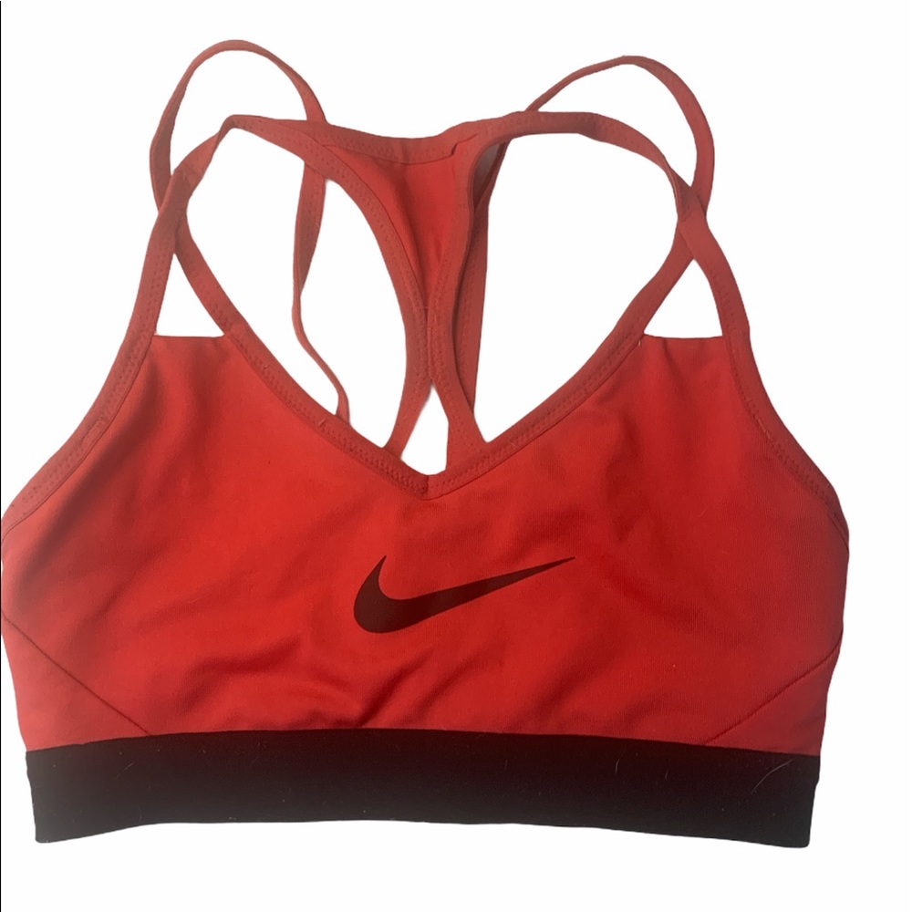 Hot pink PINk sports bra 👏🏻